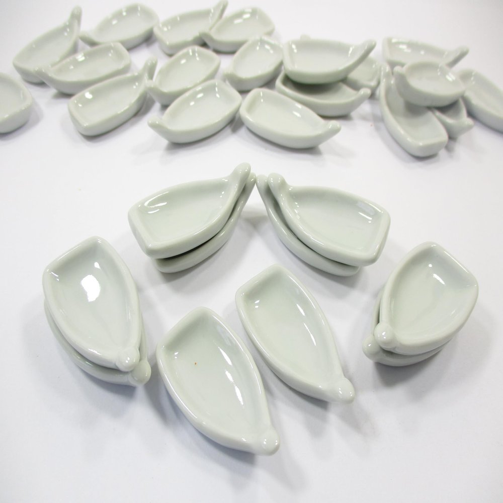 10 White Boat Plate Dish Ceramic Dollhouse Miniature Japanese Food Supply 12679