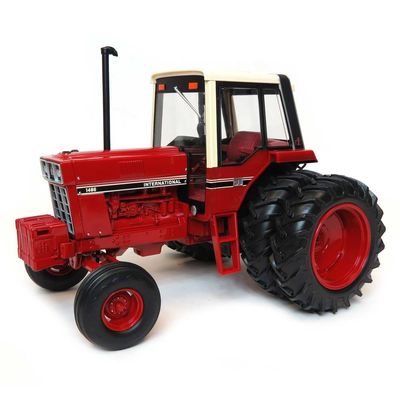 1:16 IH 1486 Tri-Stripe Tractor w/ Rear Duals