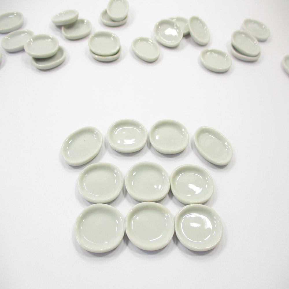 10 Mini White Oval Plate Dish 17x23mm Dollhouse Miniatures Ceramic Supply 12791