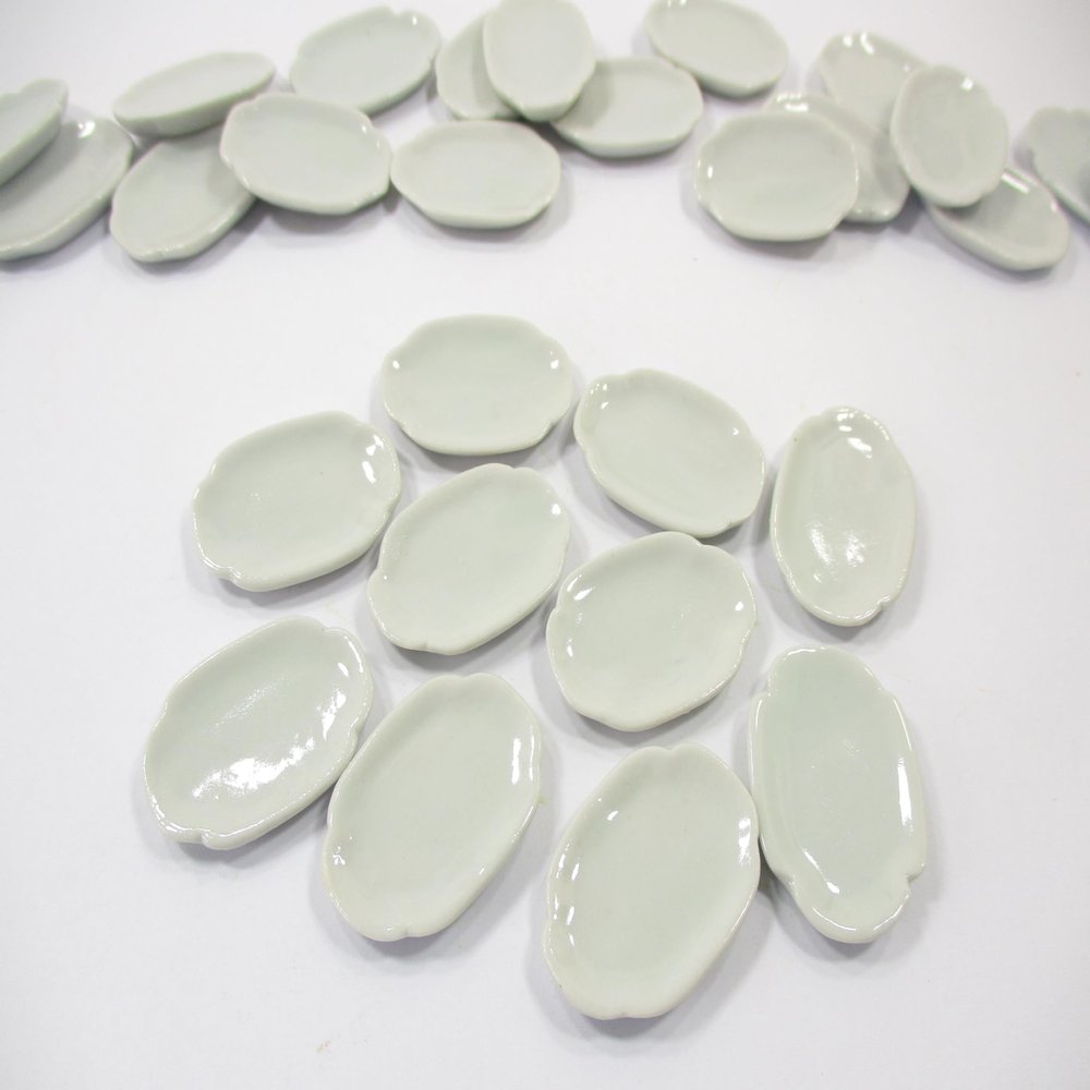 10 White Plate Dish 22x30mm Dollhouse Miniatures Ceramic Kitchenware 12794