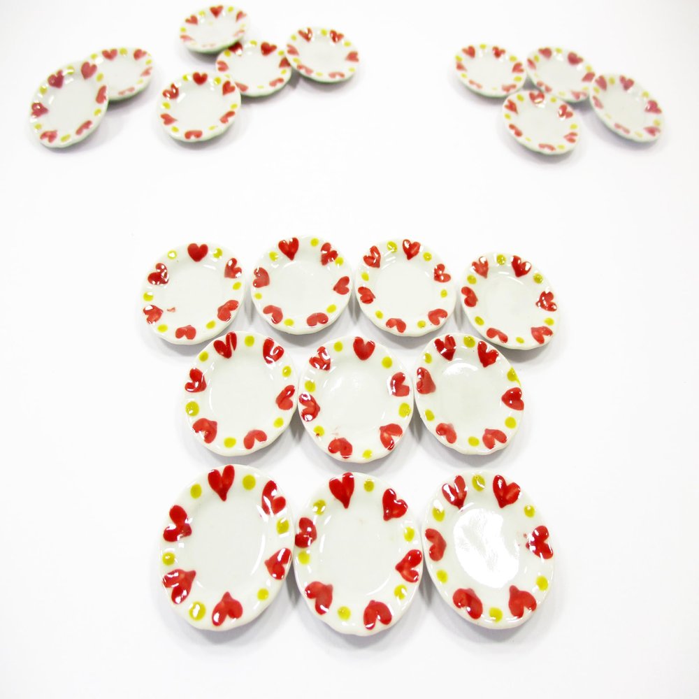 10x25mm Red Heart Paint Plate Dish Dollhouse Miniature Ceramic Supply 12809