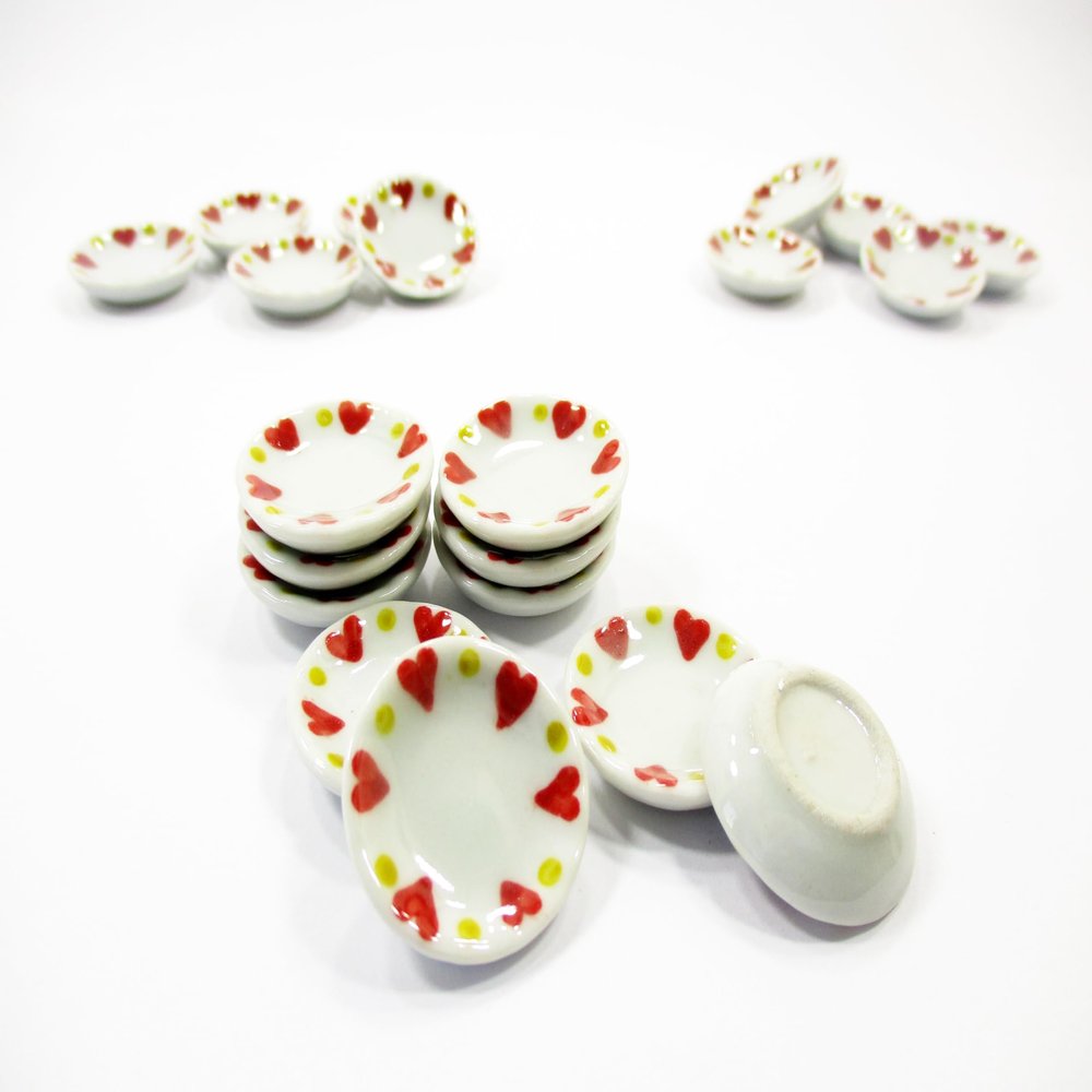 10x25mm Red Heart Paint Plate Dish Dolls House Miniature Ceramic Supply 12972