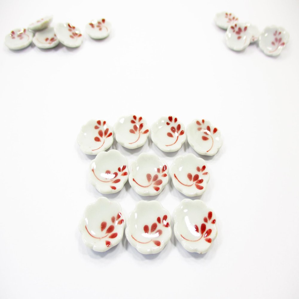 10x15mm Red Paint Scallop Plate Dish Saucer Dollhouse Miniature Ceramic 12978