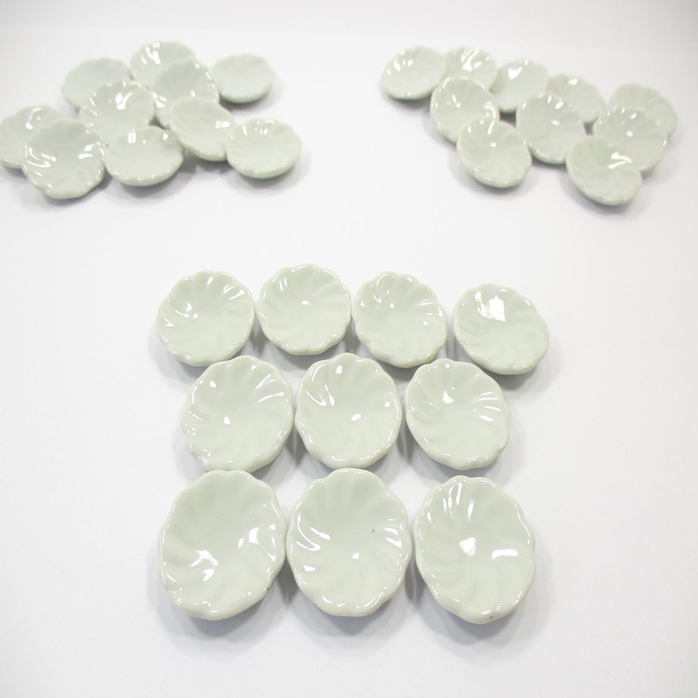 10x25mm White Fluted Edge Plate Dish Dollhouse Miniatures Ceramic Supply 12981