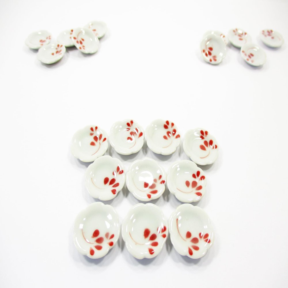 10x20mm Red Paint Plate Dish Scallop Dollhouse Miniatures Ceramic Supply 12948