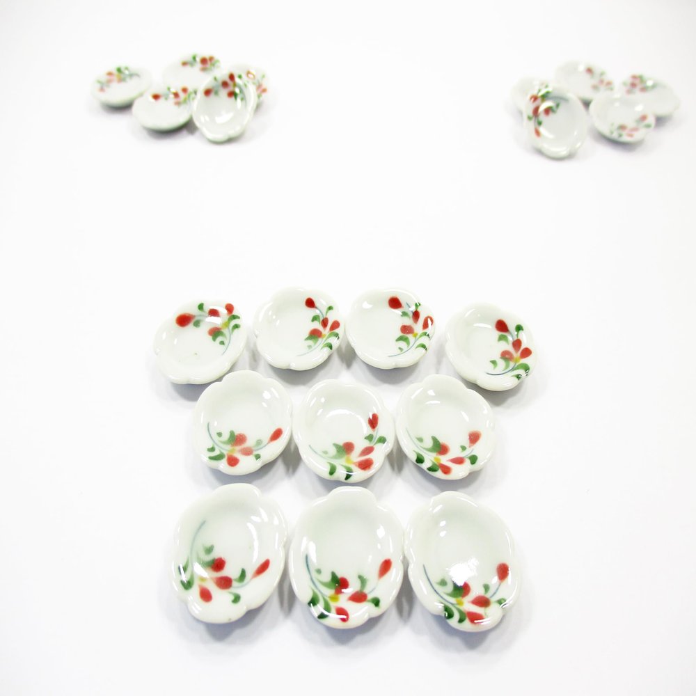 10x20mm Red Orchid Flower Scallop Plate Dish Dollhouse Miniature Ceramic 12950