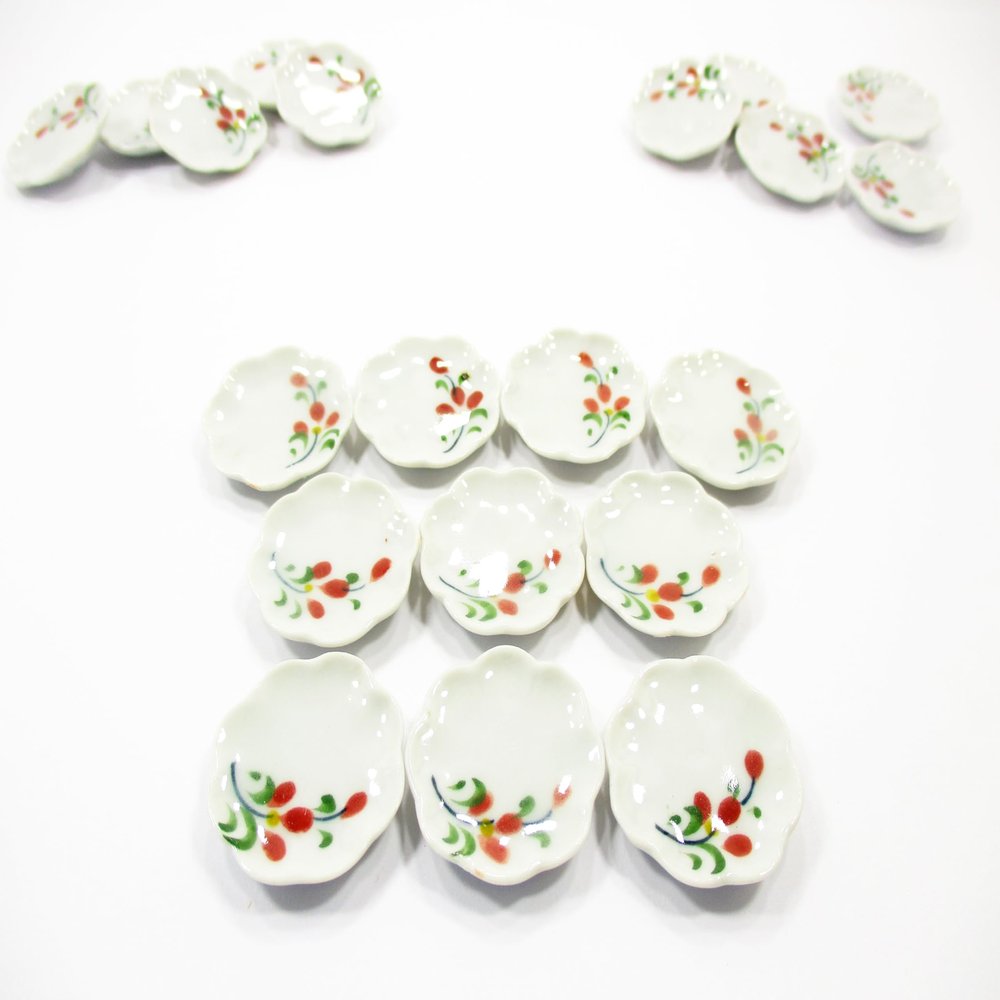10x25mm Red Orchid Flower Scallop Plate Dish Dolls House Miniature Ceramic 12965