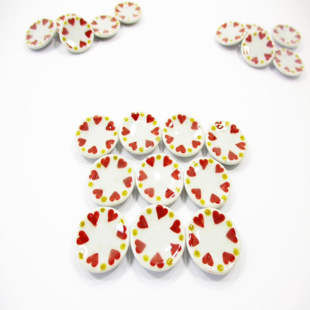 10x20mm Red Heart Paint Plate Dish Dollhouse Miniature Ceramic Supply 13206