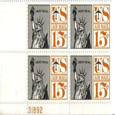 1961 STATUE OF LIBERTY AIRMAIL (redrawn) #C63 Plate Block of 4 x 15 cents US Postage Stamps