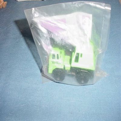 McDonalds Tonka Crane Happy Meal Toy