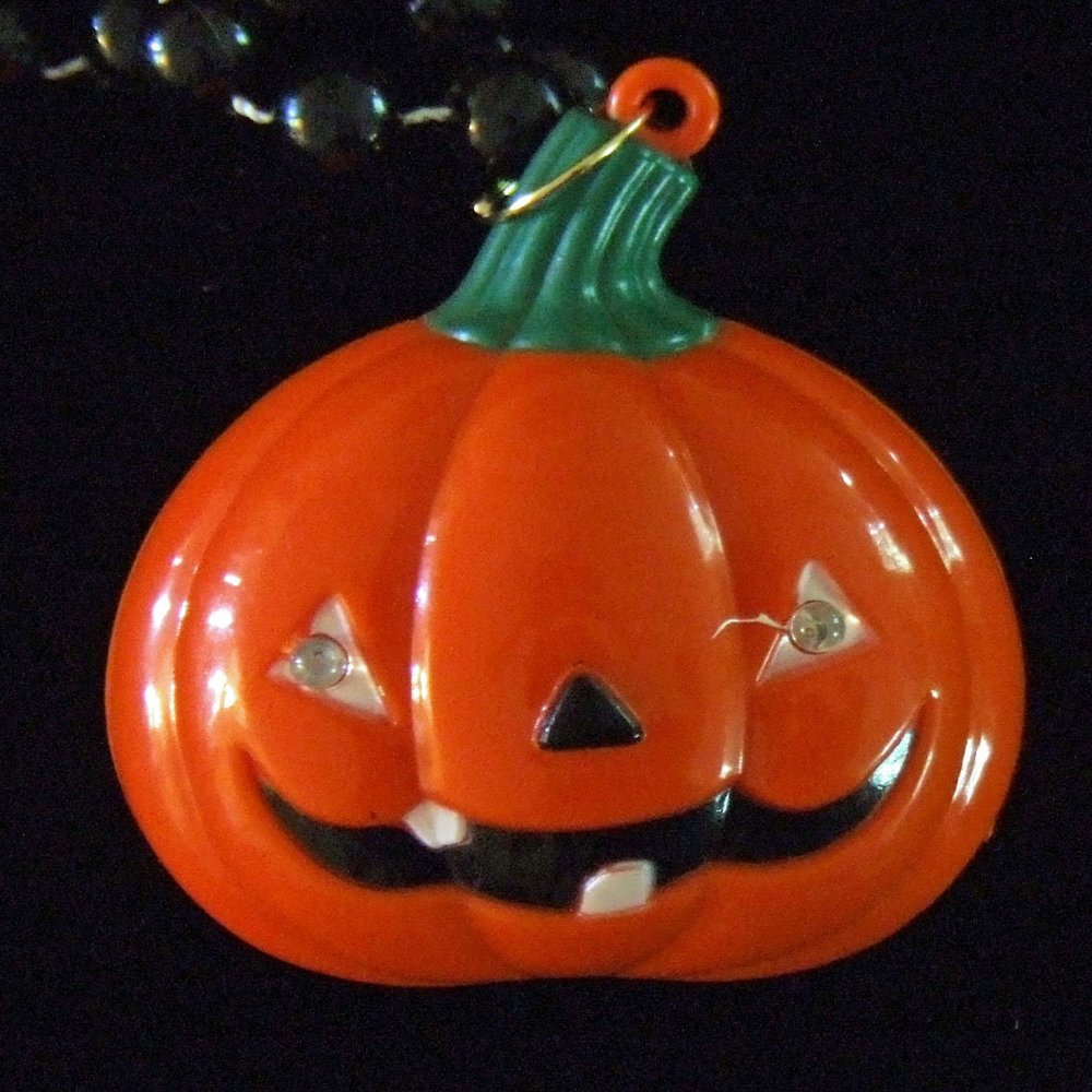 Halloween Flashing Eyes Makes Noise Pumpkin Mardi Gras Beads New Orleans Lousianna Party