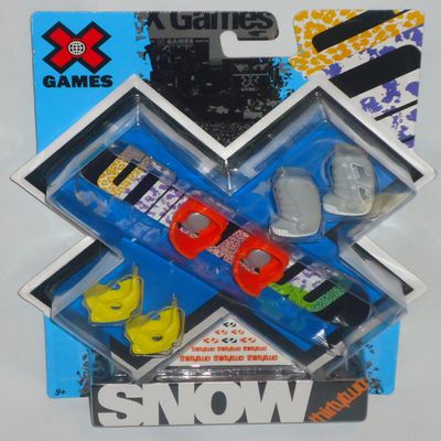 X Games Fingerboard Snowboard ThirtyTwo Eighties/TM-Two Boots