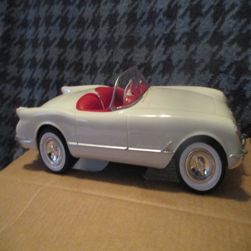 8732 AMT/ ERTL 1953 Corvette Polo White 1/25 Scale Plastic Promo Model Car Fully Assembled