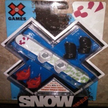 X Games Fingerboard Snowboard 32 Leopard Snowboard / Exus Boots