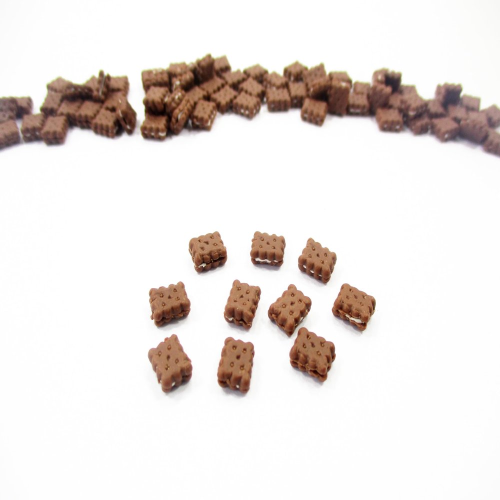 10 Loose Chocolate Biscuit with Creamy Fill-in Dollhouse Miniature Bakery 13128