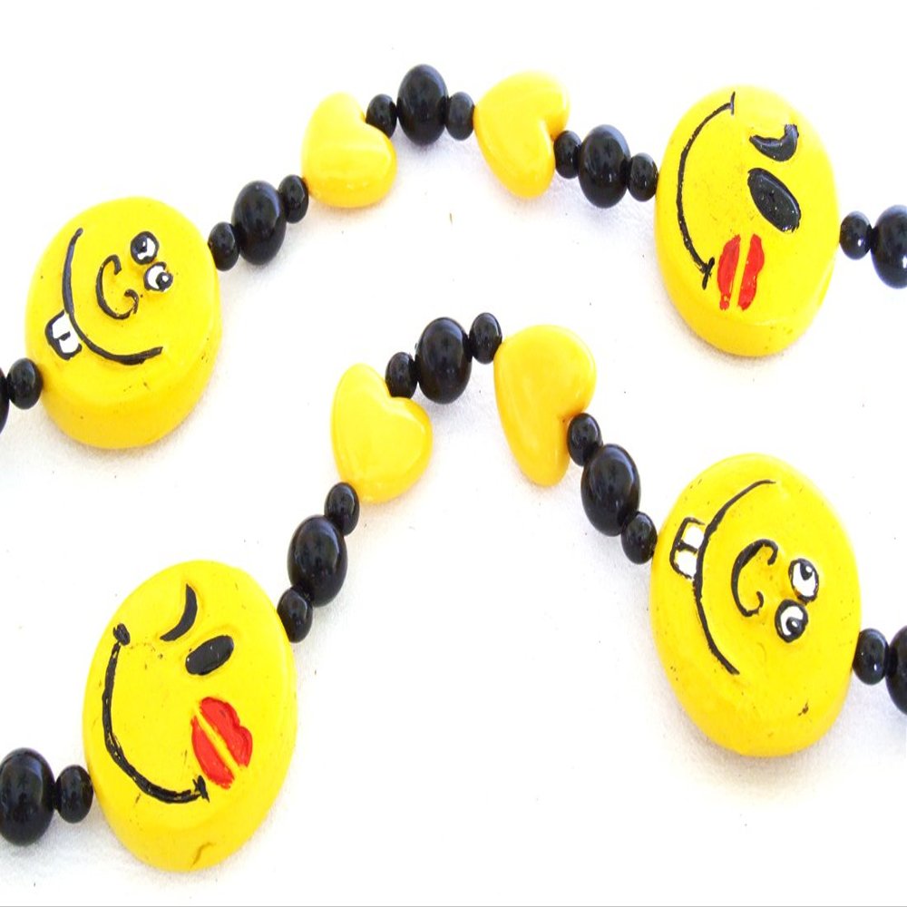 Smiley Face In Love Kiss Mardi Gras Beads New Orleans Carnival Bayou Lousianna Cajun Creole Party