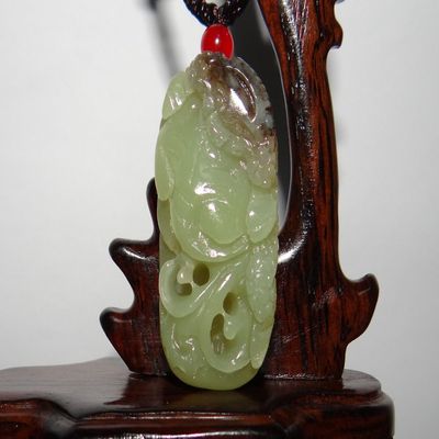 1.8" China Certified Nature Hetian Nephrite Jade Fine Carved Fortune Toad and Ruyi Pendant