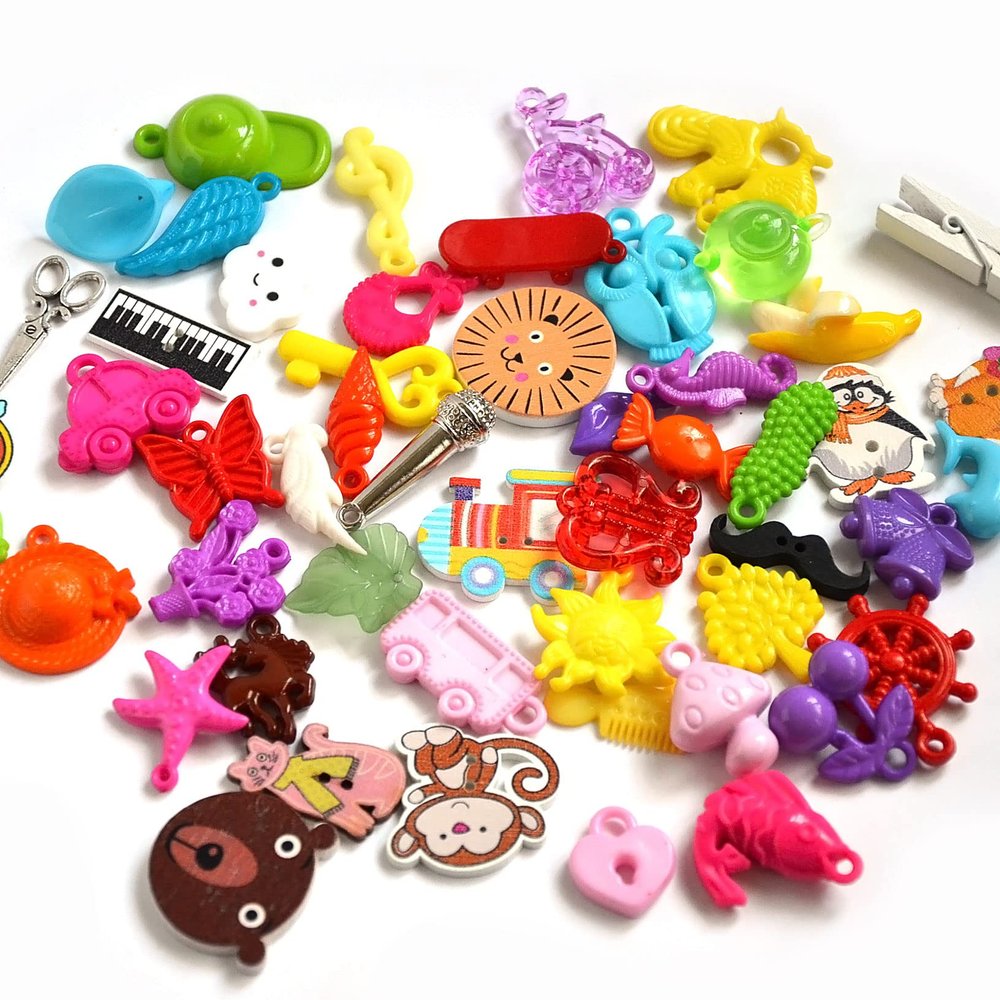 TomToy Medium Mixed I Spy Trinkets for I Spy Bag/Bottle, Speech Therapy, Miniatures, 2-4cm, Set of 50 trinkets
