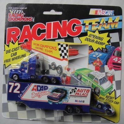 RACING CHAMPIONS RACING TEAM AUTO PALACE MOBIL 1 KEN BOUCHARD #72