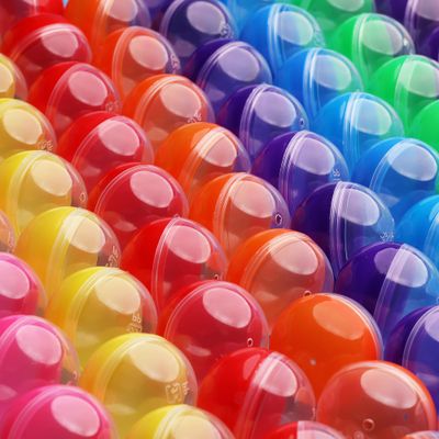 Entervending Empty Clear-Colored Round Capsules 2 inch 50 pcs Bulk 7 Colors Capsule for Toy Gumball Machines Plastic Containers Surprise for Kids Party Favor Prize