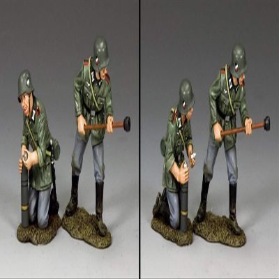 King & Country Toy Soldiers WW2 German Army WH073 Two (2) Man Artillery Gun Crew #3 1:30 Scale Pewter