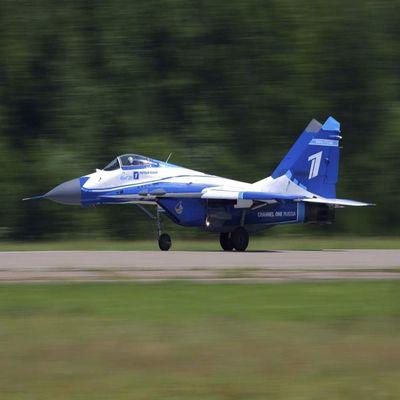 Posterazzi PSTANK100246M MiG-29 Jet Fighter Landing, Zhukovsky, Russia Photo Print, 11 x 17, Multi
