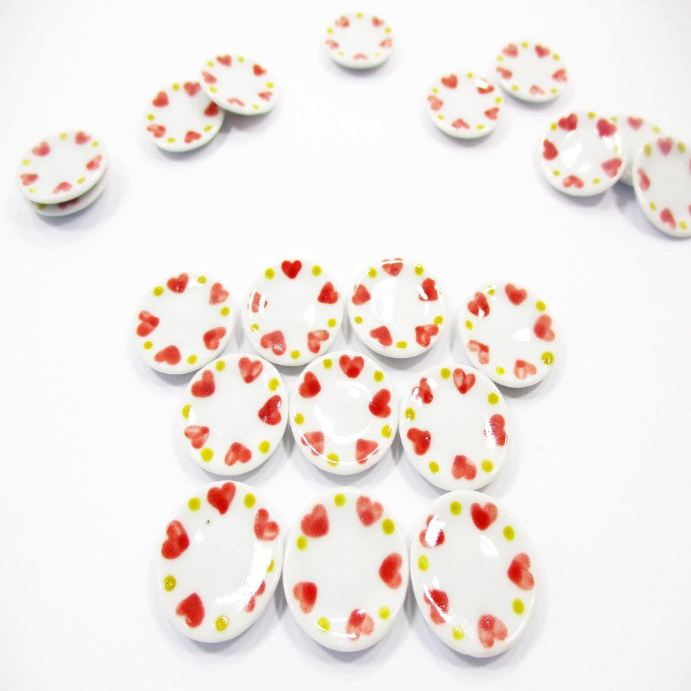 Dollhouse Miniature Ceramic Set 10 Pcs Round Heart Painted Kitchen Plate 15696
