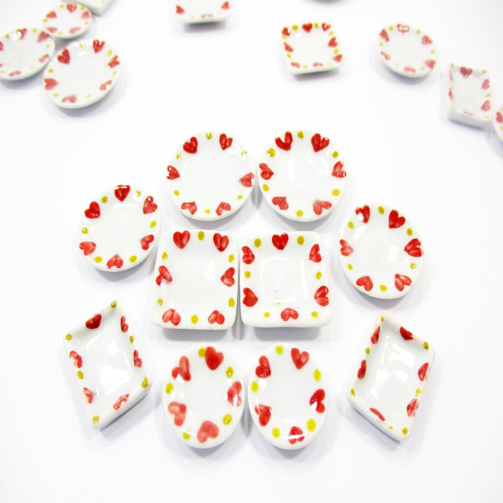 Dollhouse Miniature Ceramic Set 10 Pcs Heart Painted Mixed Kitchen Plate 15695