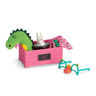 American Girl WellieWishers Set The Stage Set for 14.5-inch Dolls with a Pink Faux-Wood Crate, Colorful Clown Collar, Clown Nose Glasses, Dragon Puppet, Ages 4+