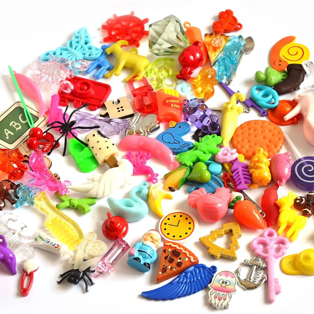 TomToy Big Mixed Trinkets for I Spy Sensory Bins, Kids Crafts, Learning Activities, Miniatures, 2.5-6cm, Set of 100 trinkets