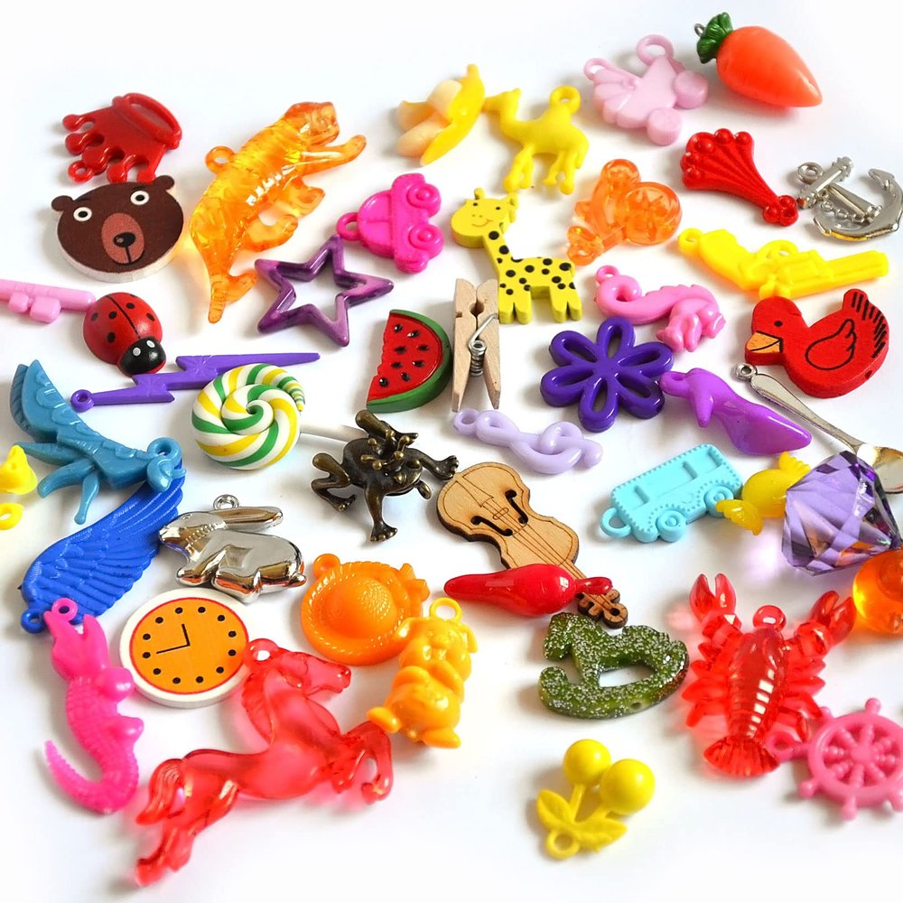 TomToy Big Mixed Trinkets, 2.5-6cm, Set of 50 trinkets