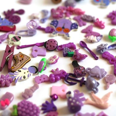 TomToy Purple I Spy Trinkets for Rainbow I Spy Bottle/Bag, Colorful Miniatures, Mixed Buttons, Beads, Charms, 1-3cm, Set of 50