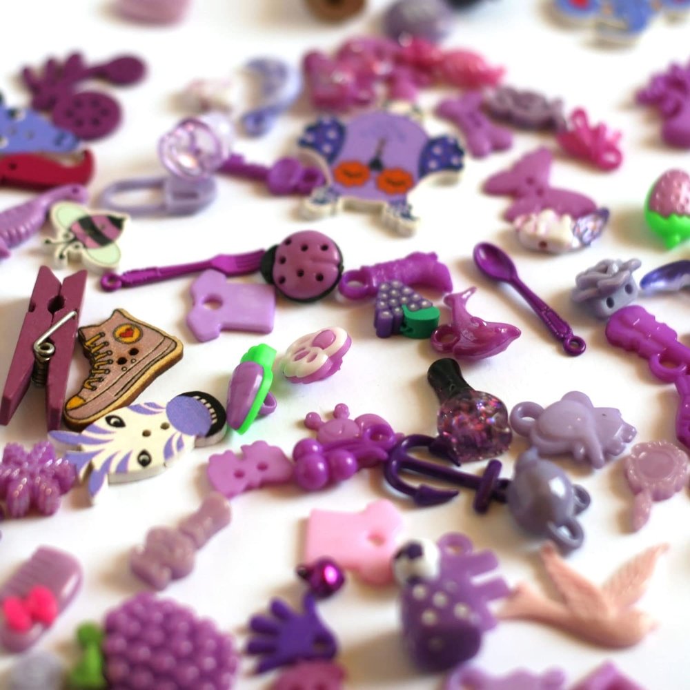 TomToy Purple I Spy Trinkets for Rainbow I Spy Bottle/Bag, Colorful Miniatures, Mixed Buttons, Beads, Charms, 1-3cm, Set of 50