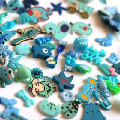TomToy Blue I Spy Trinkets for Rainbow I Spy Bottle/Bag, Colorful Miniatures, Mixed Buttons, Beads, Charms, 1-3cm, Set of 50