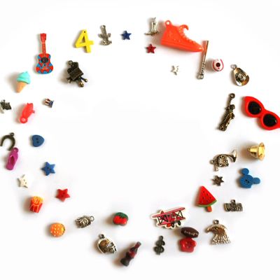 TomToy Americana I Spy Trinkets, Holidays Summer Theme I Spy Bag/Bottle Fillers, 1-3cm, Set of 33 trinkets