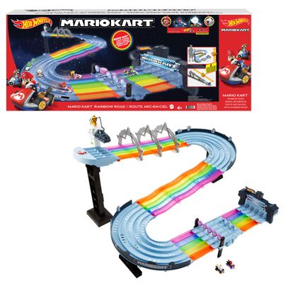 Hot Wheels Mario Kart Rainbow Road Raceway 8-Foot Track Set with Lights & Sounds & 2 1:64 Scale Vehicles, Race with 5-Track Colorful Course with 2 Configurations