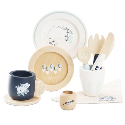 Le Toy Van Wooden Cutlery Dinner Set - Kids Plates and Utensils - Toddler Wooden Toys for Ages 2 Years +