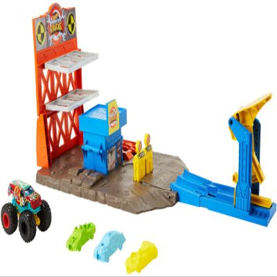 Hot Wheels Monster Trucks Blast Station Playset with 1:64 Scale Demo Derby Toy Truck & 3 Crushable Cars