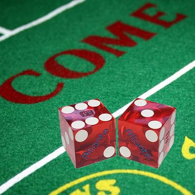 Cyber-Deals Wide Selection Craps Bundle Set: Las Vegas Style Felt Layout + Pair 19mm Authentic Nevada Casino Table-Played Dice (Aliante (Red Polished))