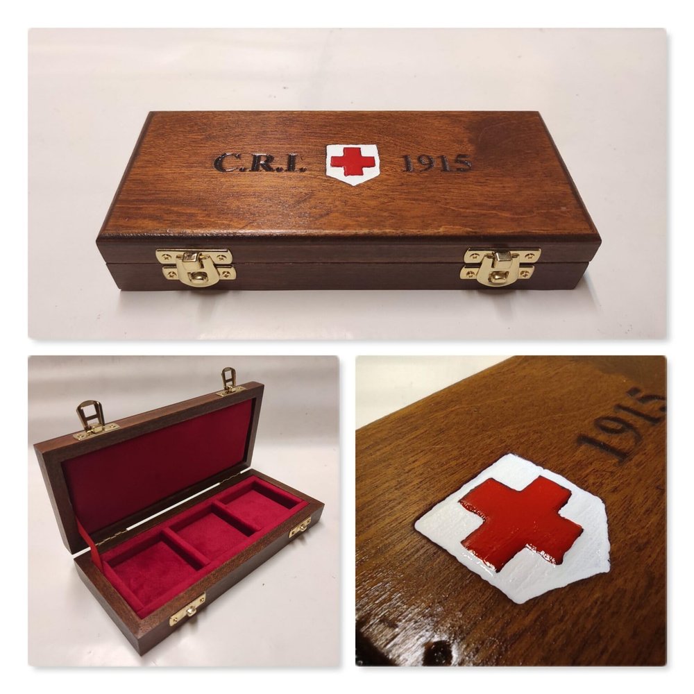 Wooden case for Casket for Italian Red Cross Series C.R.I 1915 velvet Italian Handmade