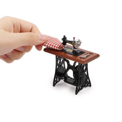 Miniature Furniture Dollhouse Accessories Sewing Machine 1:12 Scale Retro Furniture Table Decor Vintage Tailor Treadle Vintage Decoration Life Scene Ornament (B)