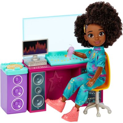 Mattel Karmas World Making Rhymes Recording Studio 13-Piece Playset with Karma Doll (8.7-inch), Mixing Booth, Guitar, Collectible Record & More