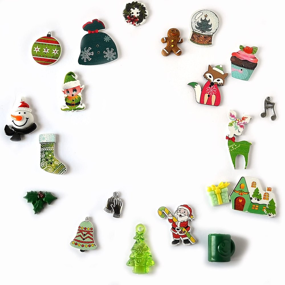 TomToy Christmas Green I Spy Trinkets, Holidays Theme I Spy Bag, Bottle fillers, 1-3cm, Set of 20 trinkets