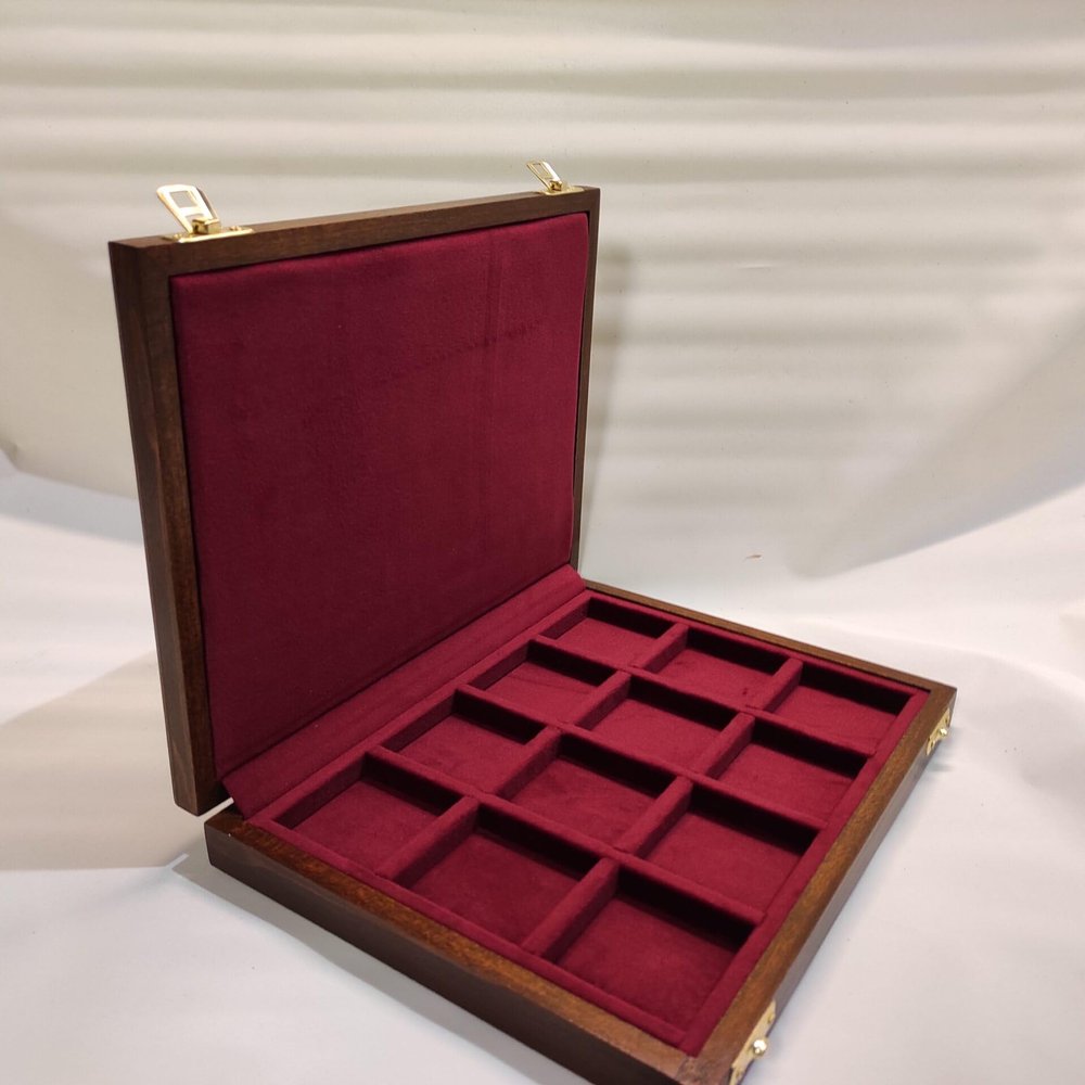 Box for Coins, velvet colour and compartments of choice customizable velvet burgundy in photo