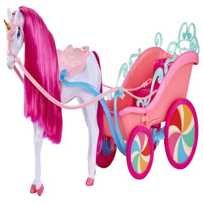 MGA Entertainment Dream Ella Candy Carriage and Unicorn, Pearlized White Unicorn Horse with Gold Glitter Horn, Bright Pink Mane, Pink Bridle, Reins, Saddle, Carriage with Candy Glitter Railing