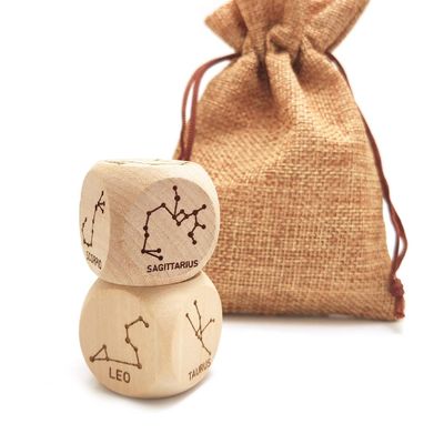 Creative 30MM Wooden Constellation Dice Set, Laser Engraved 6-Sided Wood Big Zodiac Dices for Constellation Divination Accessory (2Pcs/Set(1Pair), V2)