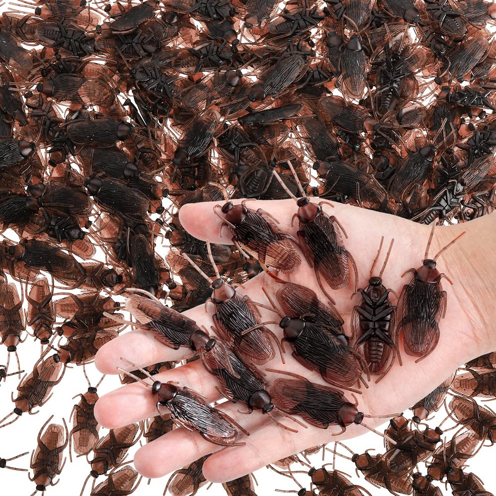Jucoan 300 Pack Fake Roaches, Realistic Plastic Roach Bugs, Fake Prank Simulated Cockroaches Insect Gag Gift for Halloween Party Decor, Prank Tricks Joke