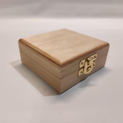 Case for coins or medals 1 box 50x50 mm Italian velvet of choice (Natural Wood)