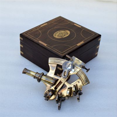 NAUTICAL COLLECTION "Kelvin & Hughes London 1917" Replica Brass Sextant in Antique Finish with an Impressive Wooden Gift Box