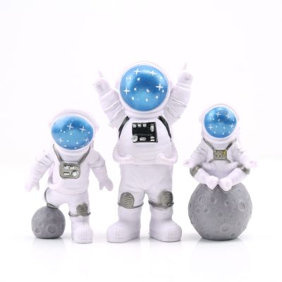 3pcs Astronaut Desktop Ornaments Resin Spaceman Figure Cake Topper Tabletop Ornament for Party Gift Decor-Blue